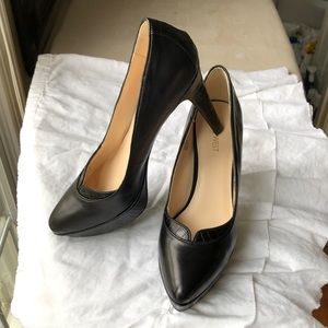 NWOT! NINE WEST Black leather W/Faux Croc  Platform Pumps